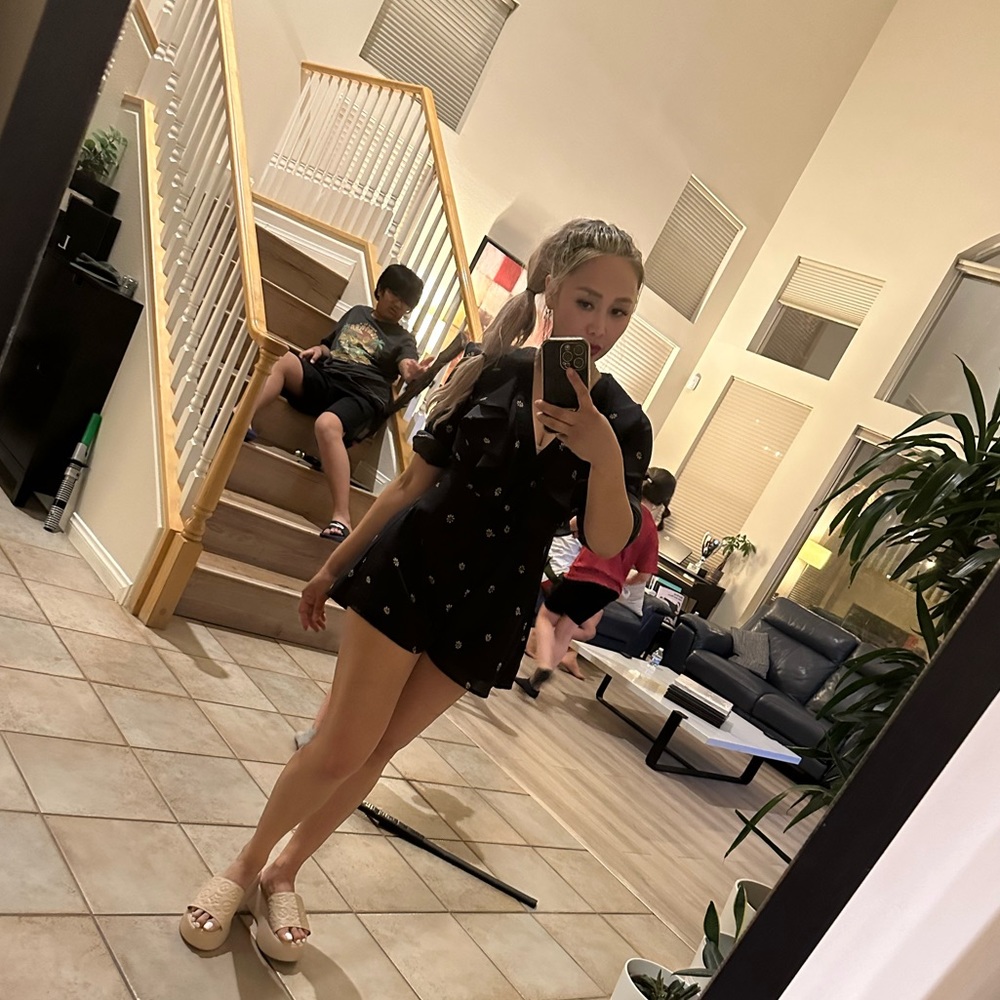 Meet your Posher, Rhea - Picture 3 of 6